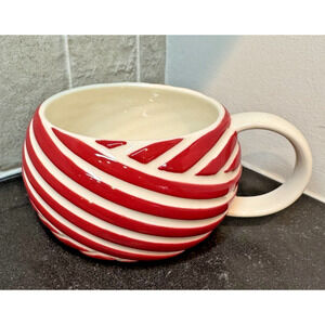 STARBUCKS Holiday Peppermint Swirl Candy Cane Stripe Twist Mug 2013 12oz